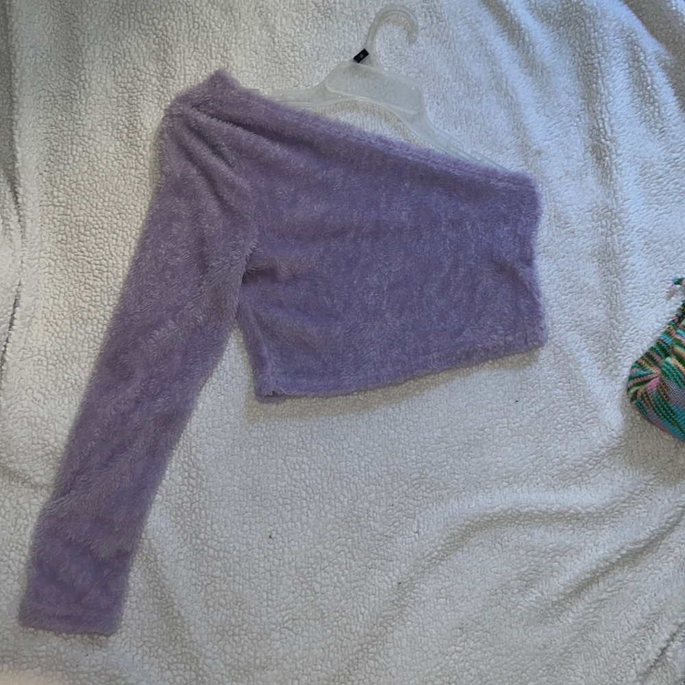 One shoulder Y2K fuzzy shirt
